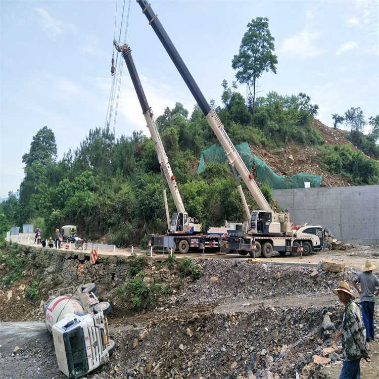 新龙镇汽车掉沟里叫吊车救援要多少钱